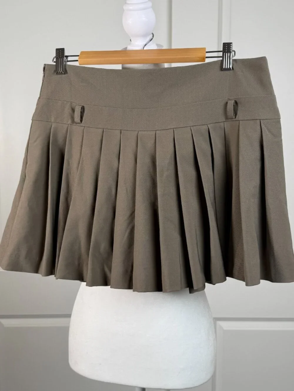 ANTHROPOLOGIE FLAT WHITE Tan Pleated Mini Skort with Belt Loops Women's Size M - Picture 5 of 7